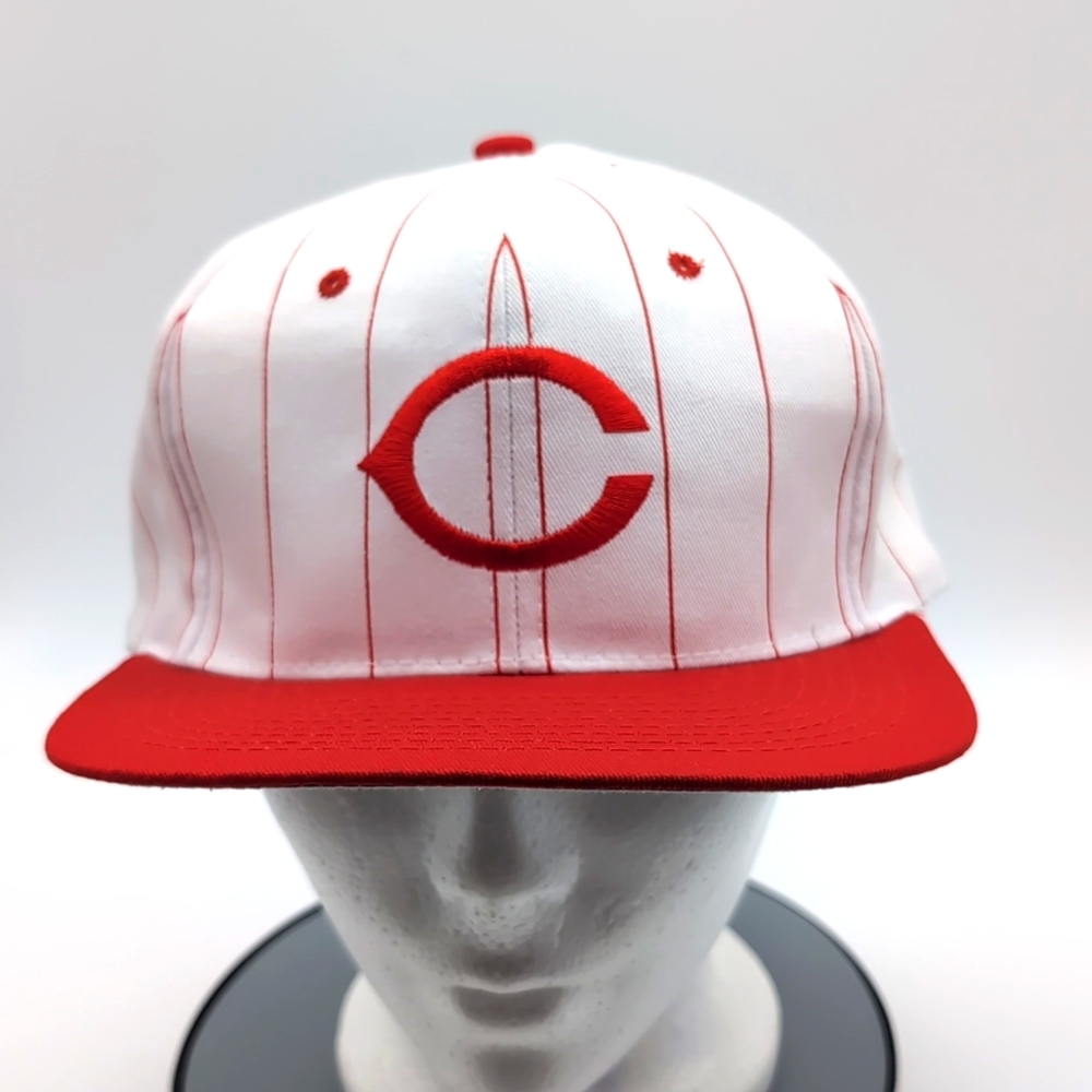 MLB| NWT Vintage MLB Red Cincinnati Reds Sports Cap Snap Back Grey Brim